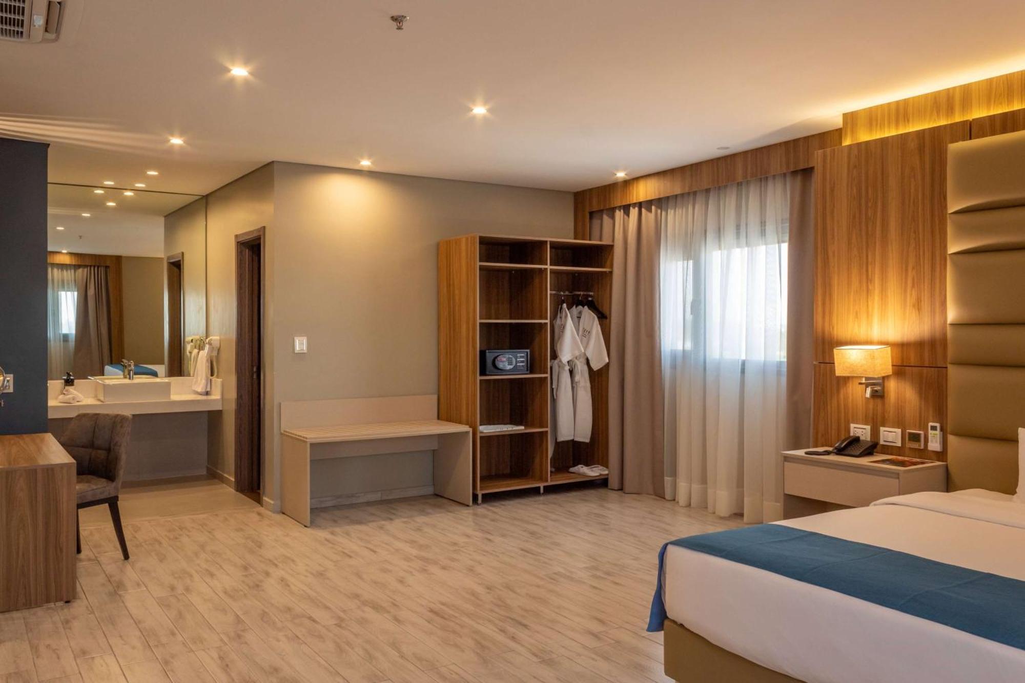 Tryp By Wyndham Asuncion Hotel Exterior photo